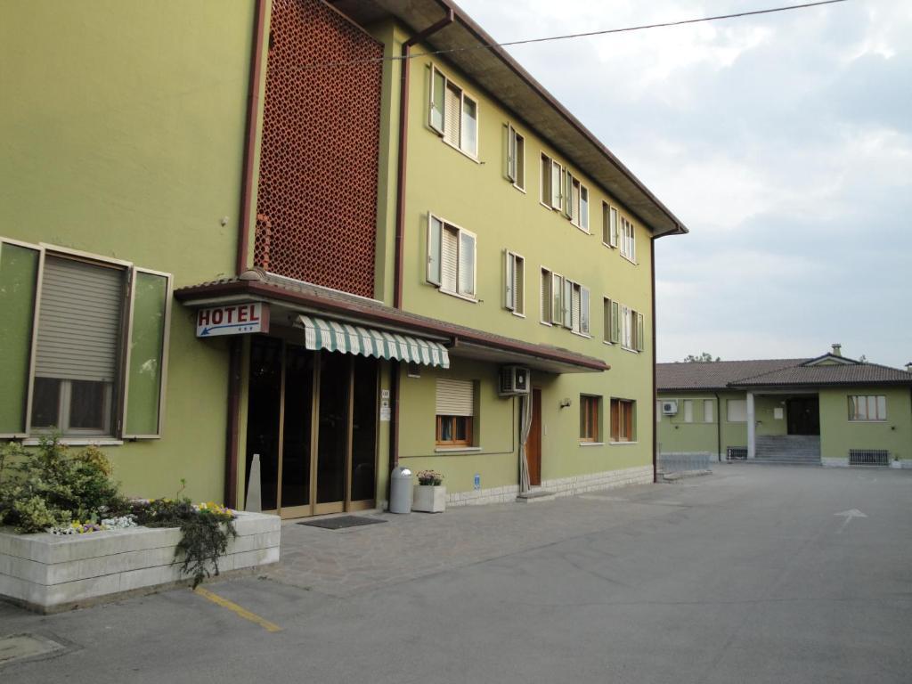 Hotel Galliano Forlì Екстериор снимка