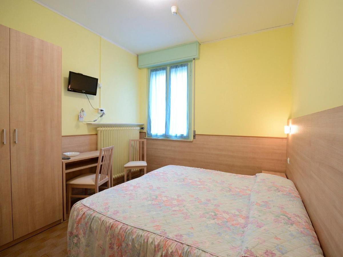 Hotel Galliano Forlì Стая снимка